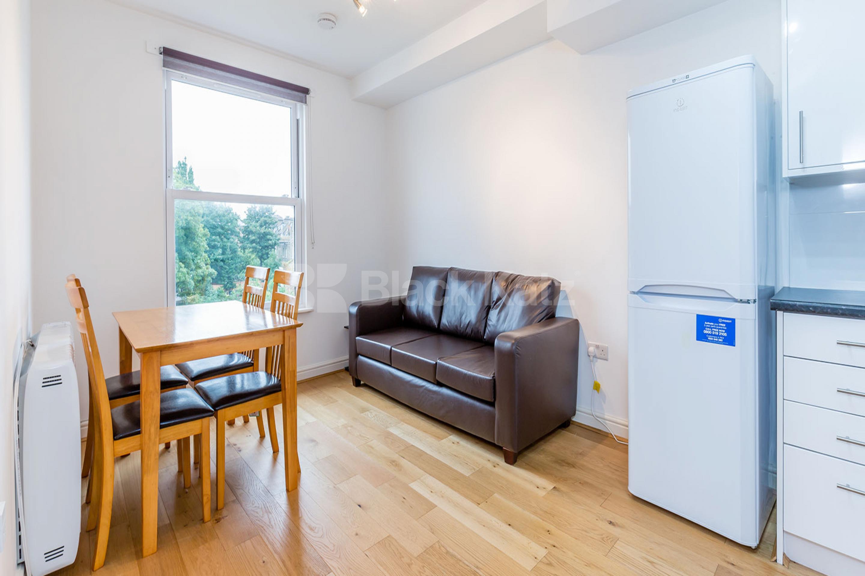 Modern one bedroom property in a lovely secure conversion Hillmarton Road, Islington n7