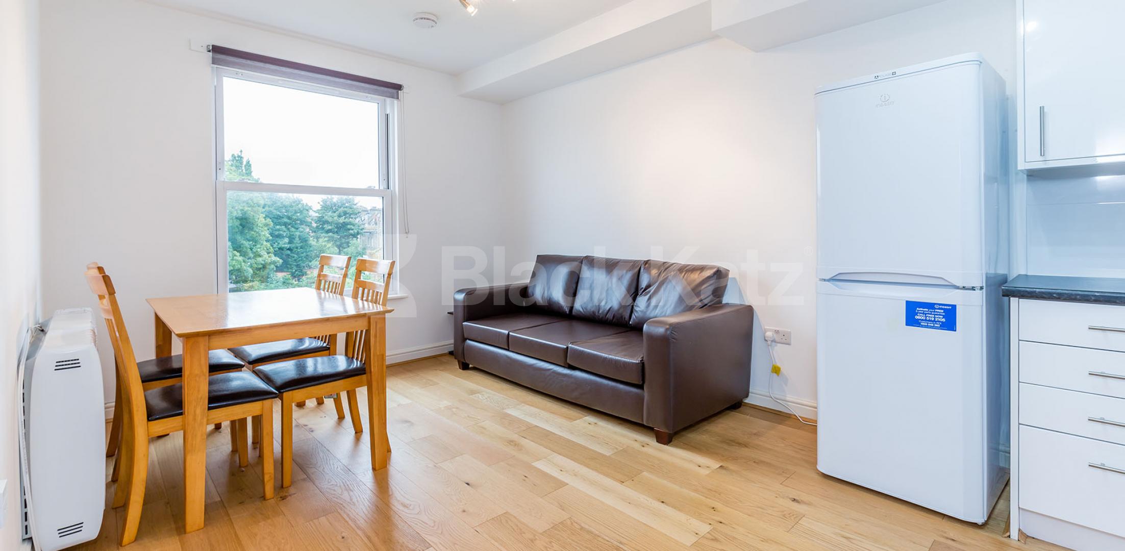 Modern recently refurbished two bed within a period house mins to tube Hillmarton Road, Caledonian Road