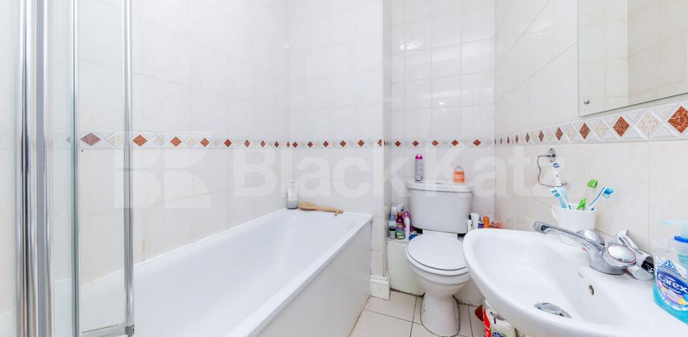 Arranged over two floors located in a period conversion on Chapel Market Chapel market, Angel