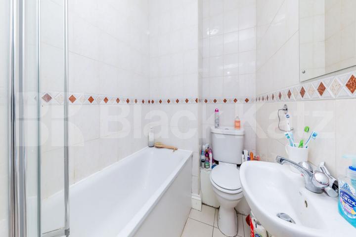 Perfect for 3 sharers located in prime zone 1 location Chapel market, Angel