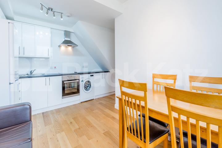Modern one bedroom property in a lovely secure conversion Hillmarton Road, Islington