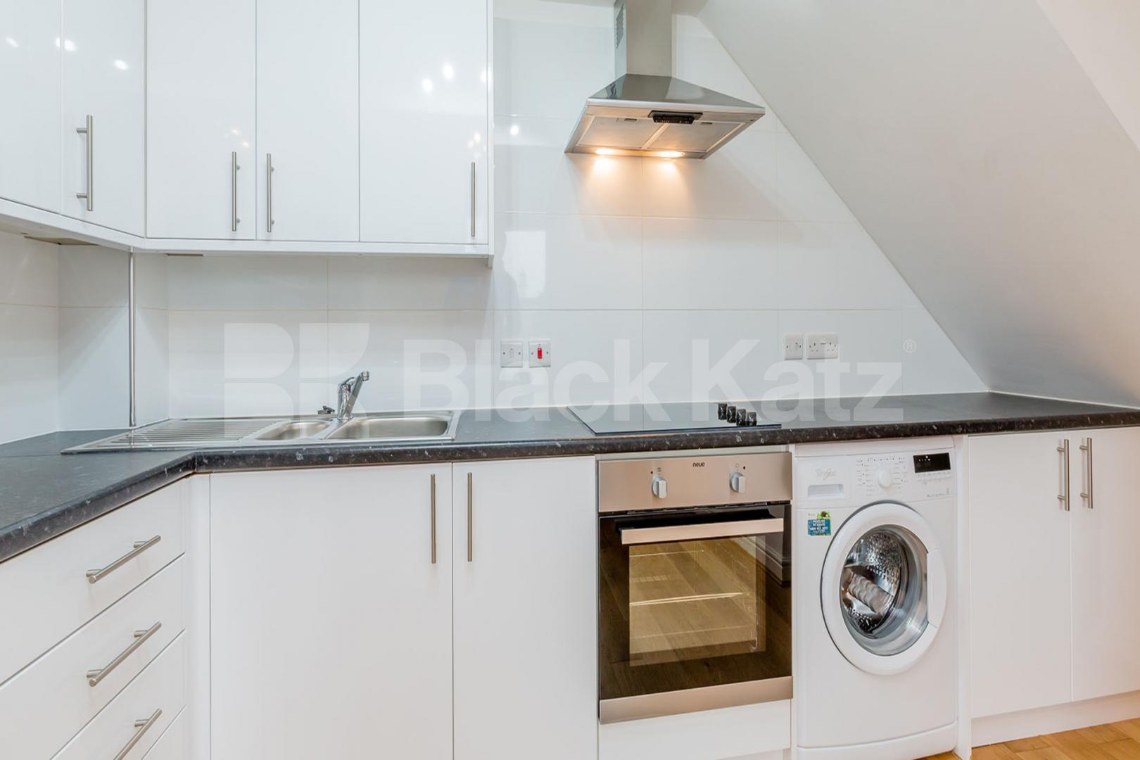 Newly decorated top floor 2 bedroom in a large victorian Building  Hillmarton Road, Hillmarton Conservation Area 