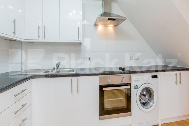 Newly decorated top floor 2 bedroom in a large victorian Building  Hillmarton Road, Hillmarton Conservation Area 