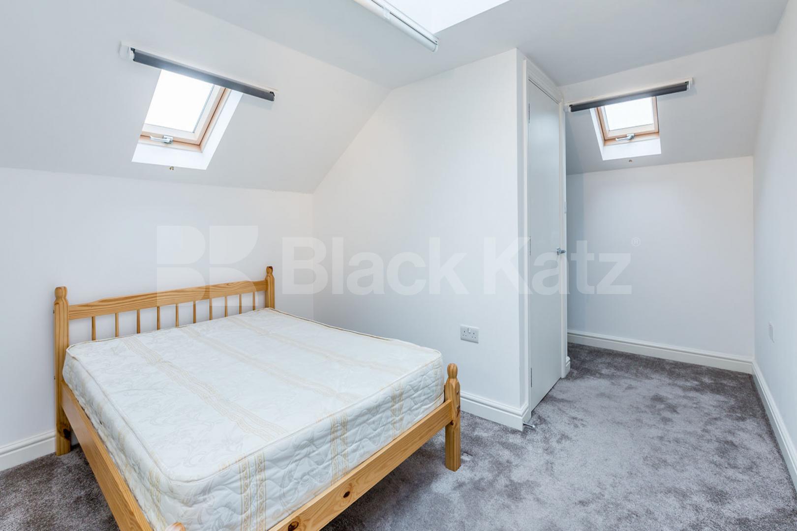 Newly decorated top floor 2 bedroom in a large victorian Building  Hillmarton Road, Hillmarton Conservation Area 