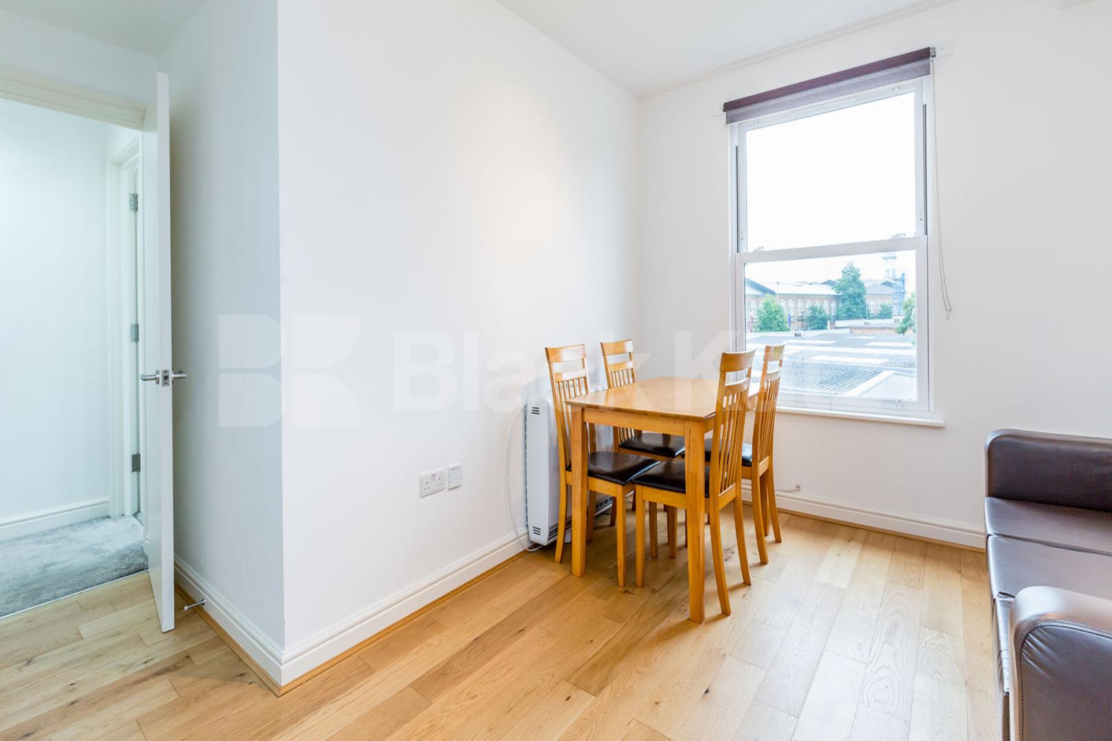 Newly decorated top floor 2 bedroom in a large victorian Building  Hillmarton Road, Hillmarton Conservation Area 
