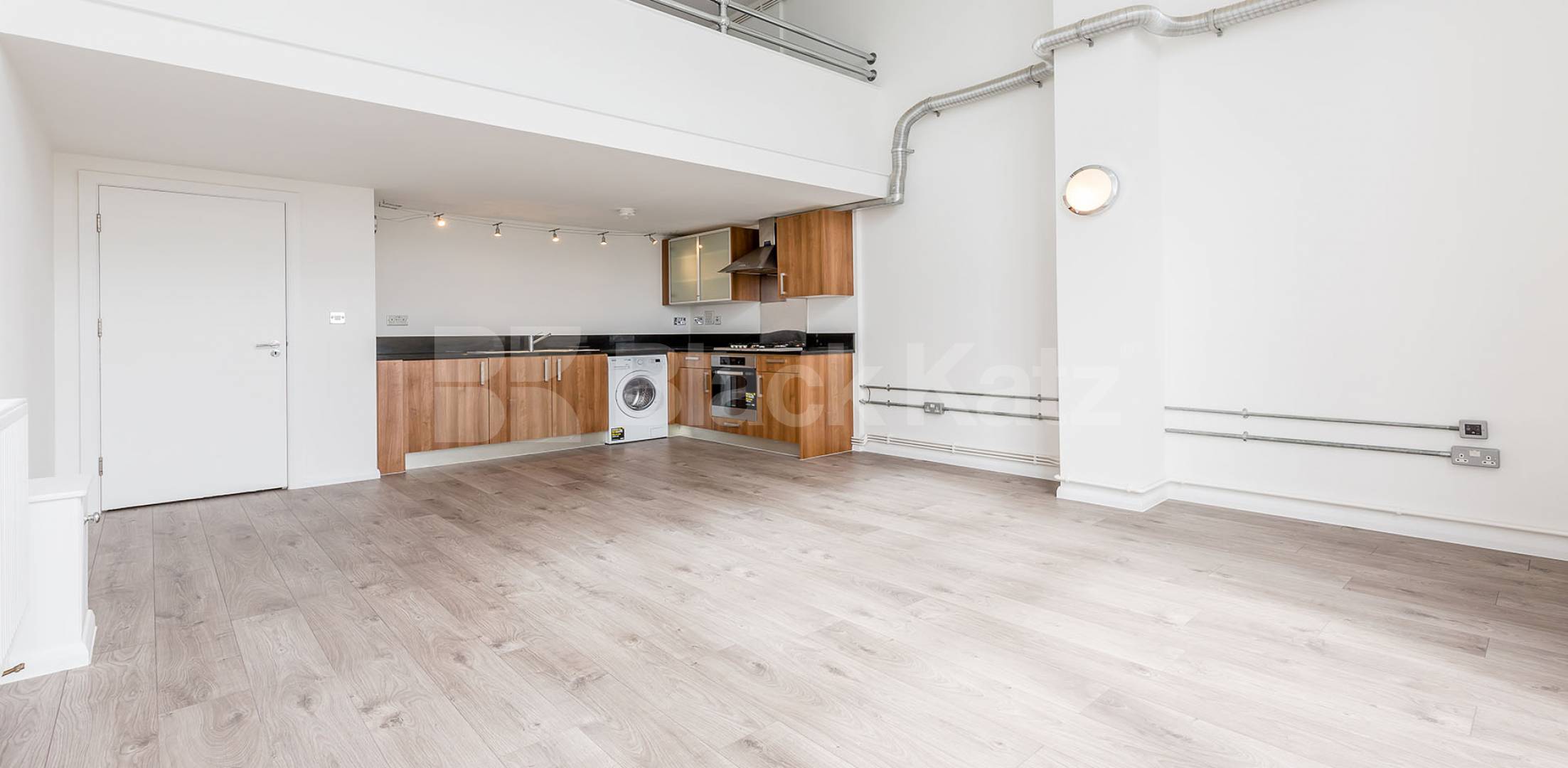 			STUNNING LIVE WORK APARTMENT, 1 Bedroom, 1 bath, 1 reception Flat			 ABILITY PLAZA-KINGSLAND ROAD, DALSTON/HAGGERSTON