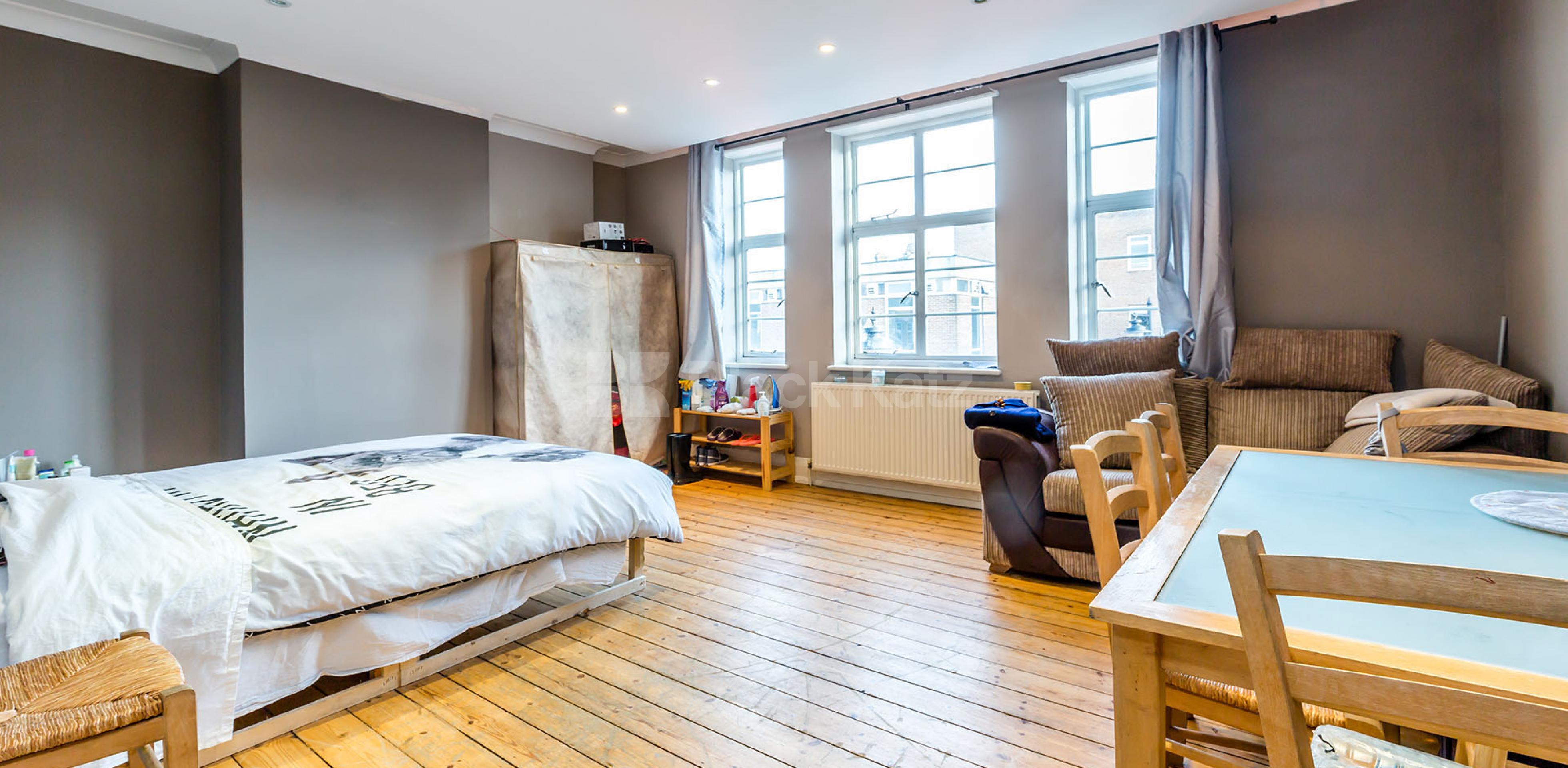 			New Instruction! , 4 Bedroom, 1 bath, 1 reception Flat			 Broadway Parade, Crouch End Hill, Crouch End n8