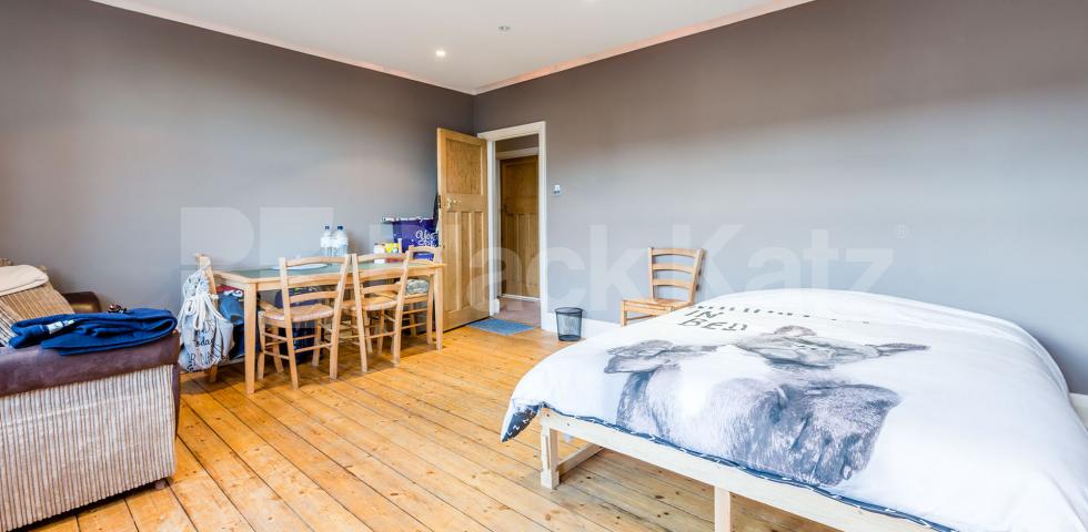 			NEW INSTRUCTION!, 4 Bedroom, 1 bath, 1 reception Flat			 Crouch End Hill, Crouch End