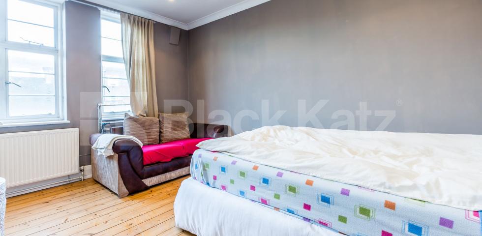 			NEW INSTRUCTION!, 4 Bedroom, 1 bath, 1 reception Flat			 Crouch End Hill, Crouch End