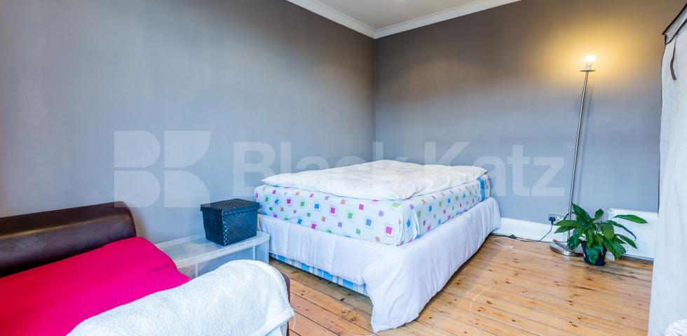 			New Instruction! , 3 Bedroom, 1 bath, 1 reception Flat			 Broadway Parade, Crouch End Hill, Crouch End