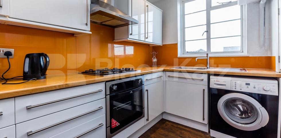 			New Instruction! , 4 Bedroom, 1 bath, 1 reception Flat			 Broadway Parade, Crouch End Hill, Crouch End