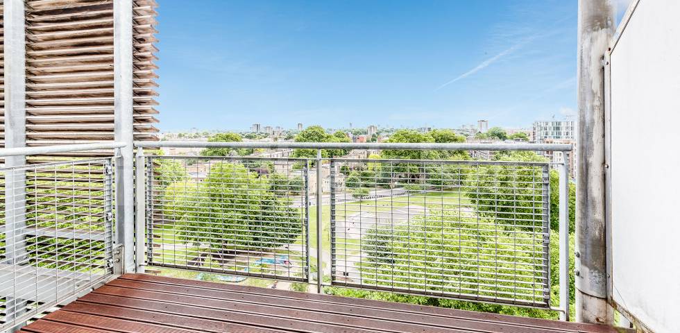 			STUNNING LIVE WORK APARTMENT, 1 Bedroom, 1 bath, 1 reception Flat			 ABILITY PLAZA-KINGSLAND ROAD, DALSTON/HAGGERSTON