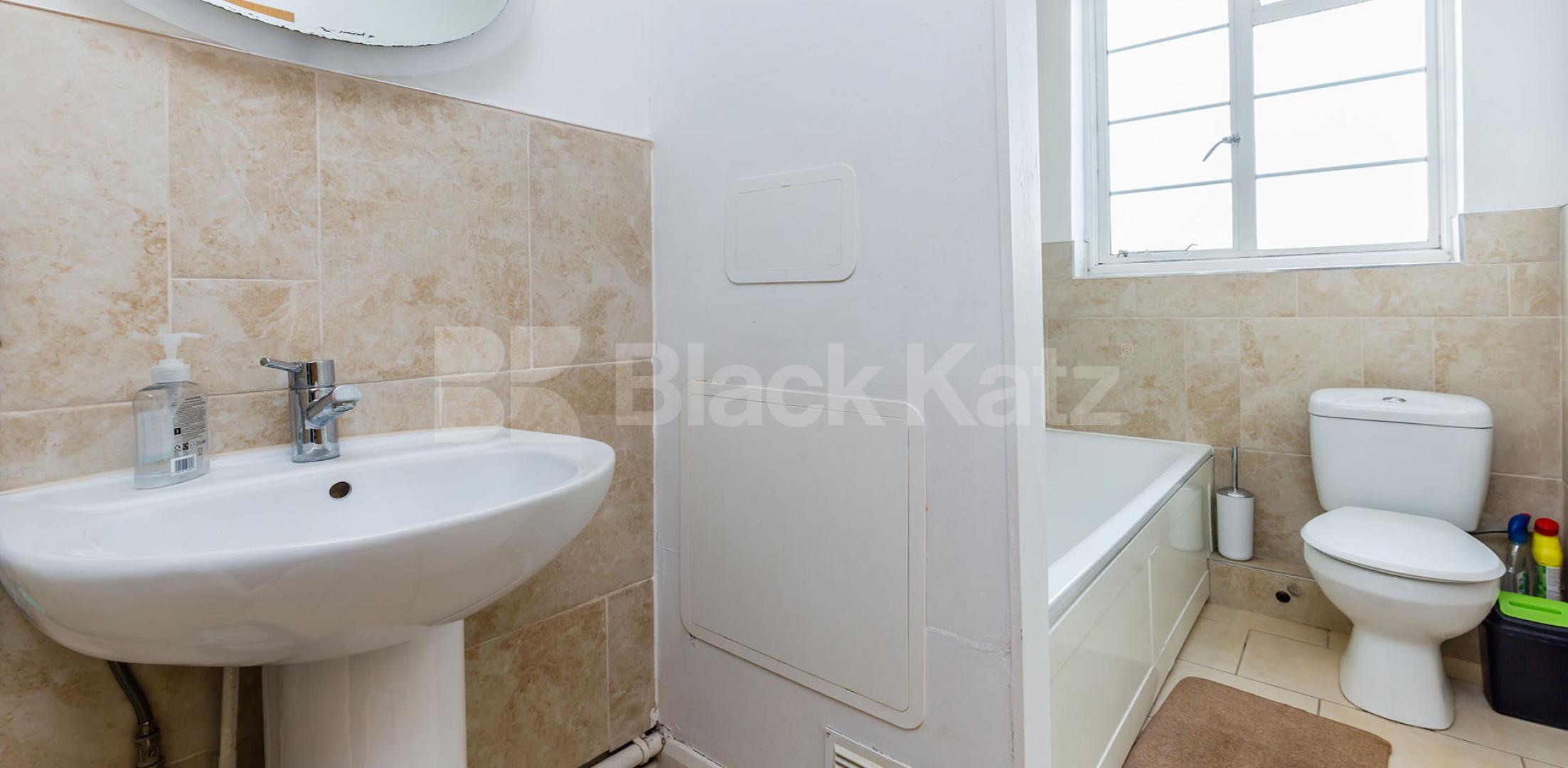 			NEW INSTRUCTION!, 4 Bedroom, 1 bath, 1 reception Flat			 Crouch End Hill, Crouch End