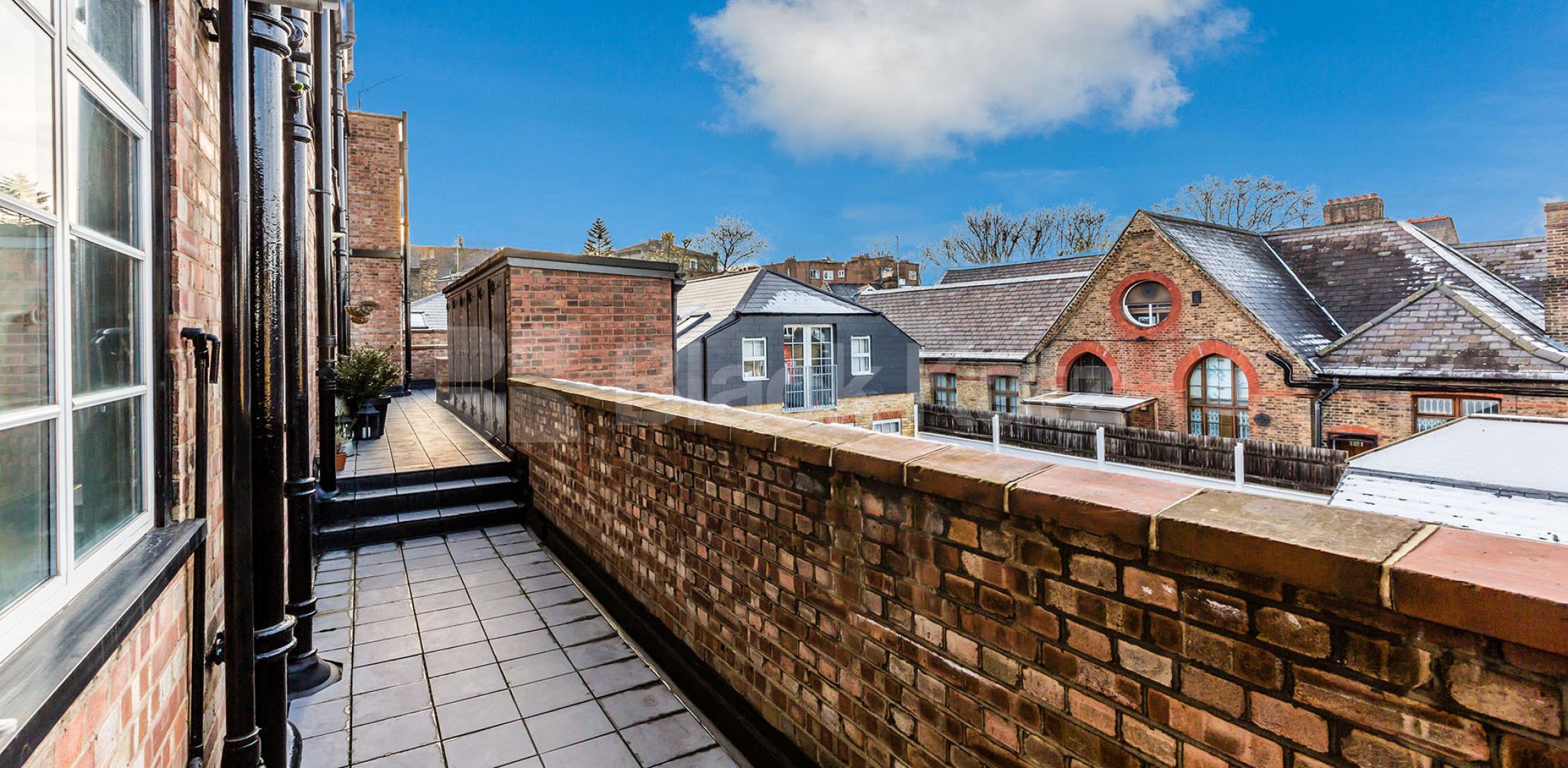 			NEW INSTRUCTION!, 4 Bedroom, 1 bath, 1 reception Flat			 Crouch End Hill, Crouch End