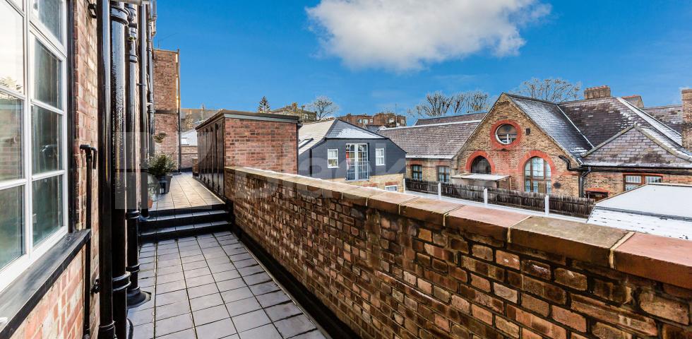 			NEW INSTRUCTION!, 4 Bedroom, 1 bath, 1 reception Flat			 Crouch End Hill, Crouch End