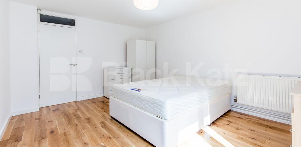			LUXURY NEWLY REFURBISHED 4 BED!, 4 Bedroom, 1 bath, 1 reception House			 Berkeley Walk, HOLLOWAY-FINSBURY PARK-ISLINGTON