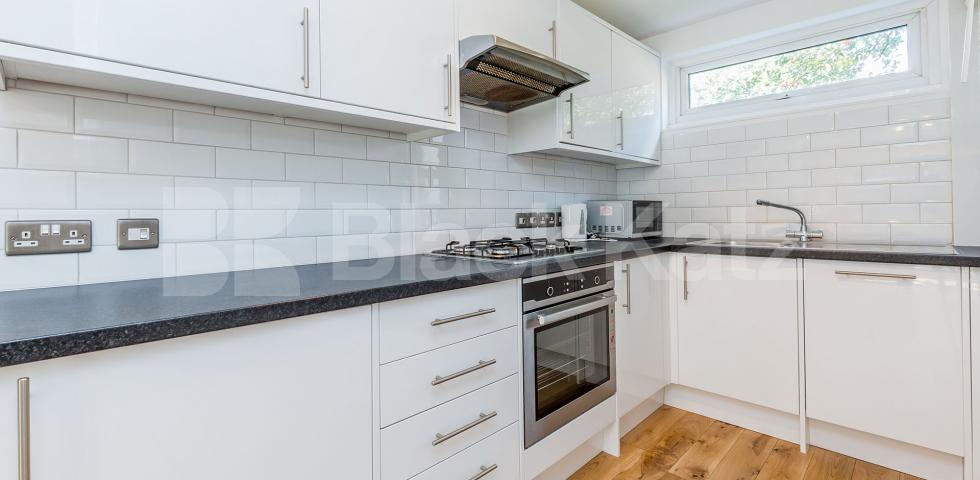 			STUNNING 4 BEDROOM HOUSE, 4 Bedroom, 1 bath, 1 reception House			 Berkeley Walk, HOLLOWAY-FINSBURY PARK-ISLINGTON