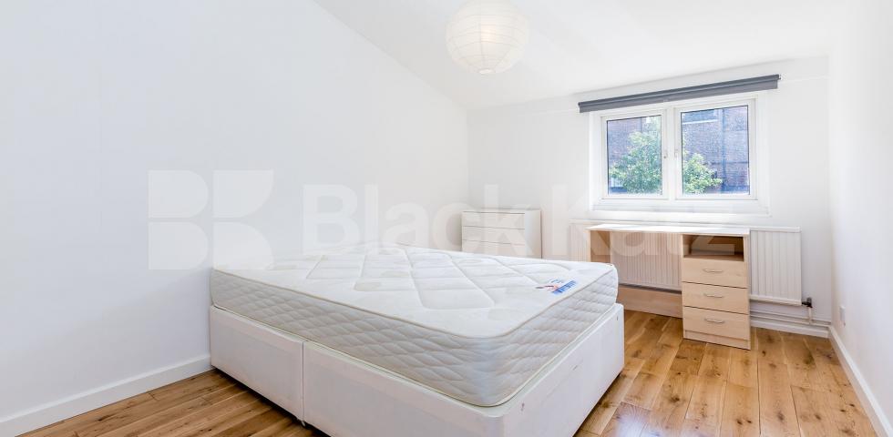 			STUNNING 4 BEDROOM HOUSE, 4 Bedroom, 1 bath, 1 reception House			 Berkeley Walk, HOLLOWAY-FINSBURY PARK-ISLINGTON