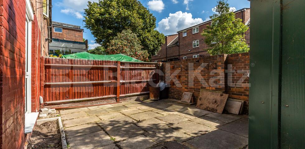 			STUNNING 4 BEDROOM HOUSE, 4 Bedroom, 1 bath, 1 reception House			 Berkeley Walk, HOLLOWAY-FINSBURY PARK-ISLINGTON