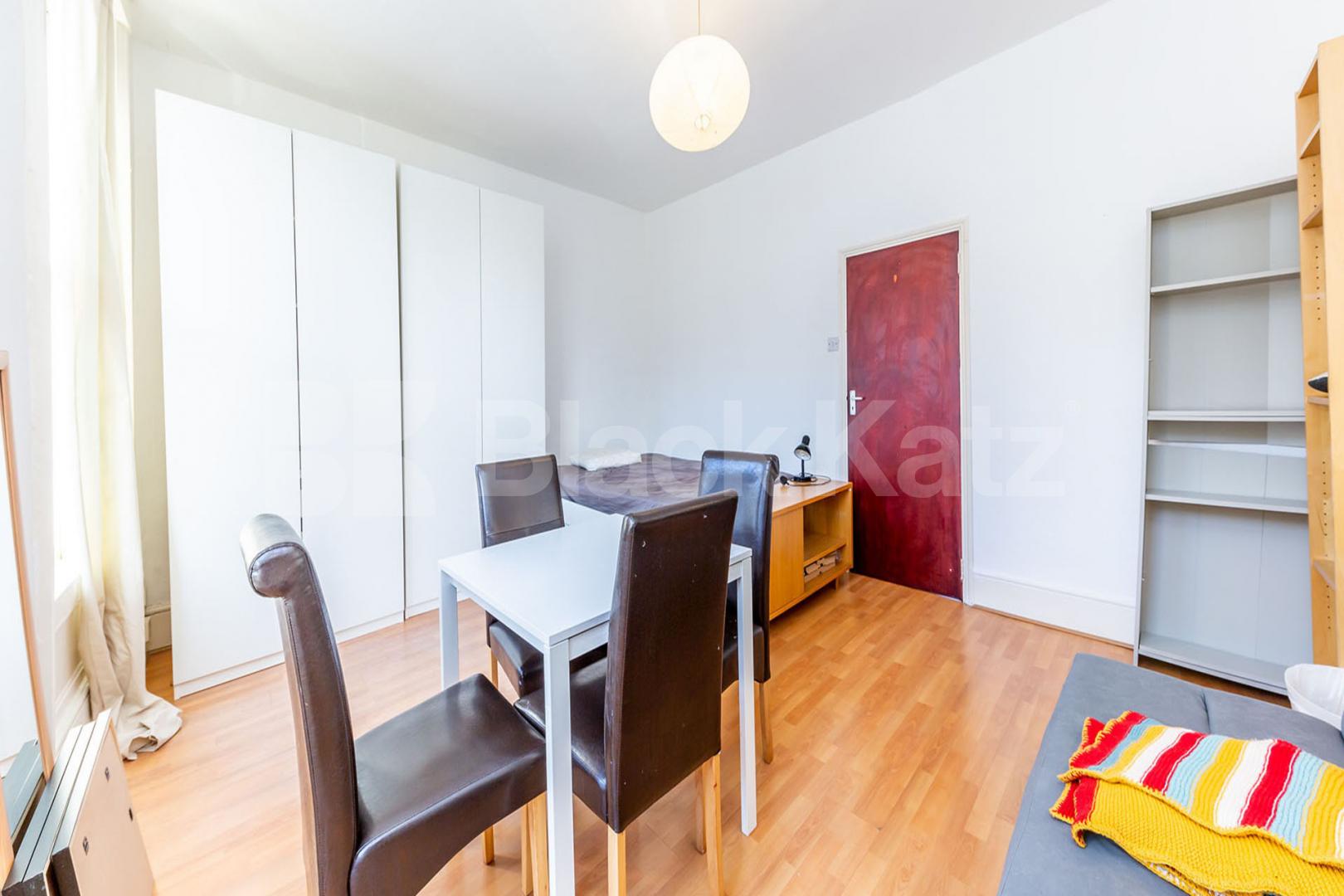 Large Studio with separate kitchen located near Angel Station  St Peters Street , Angel 