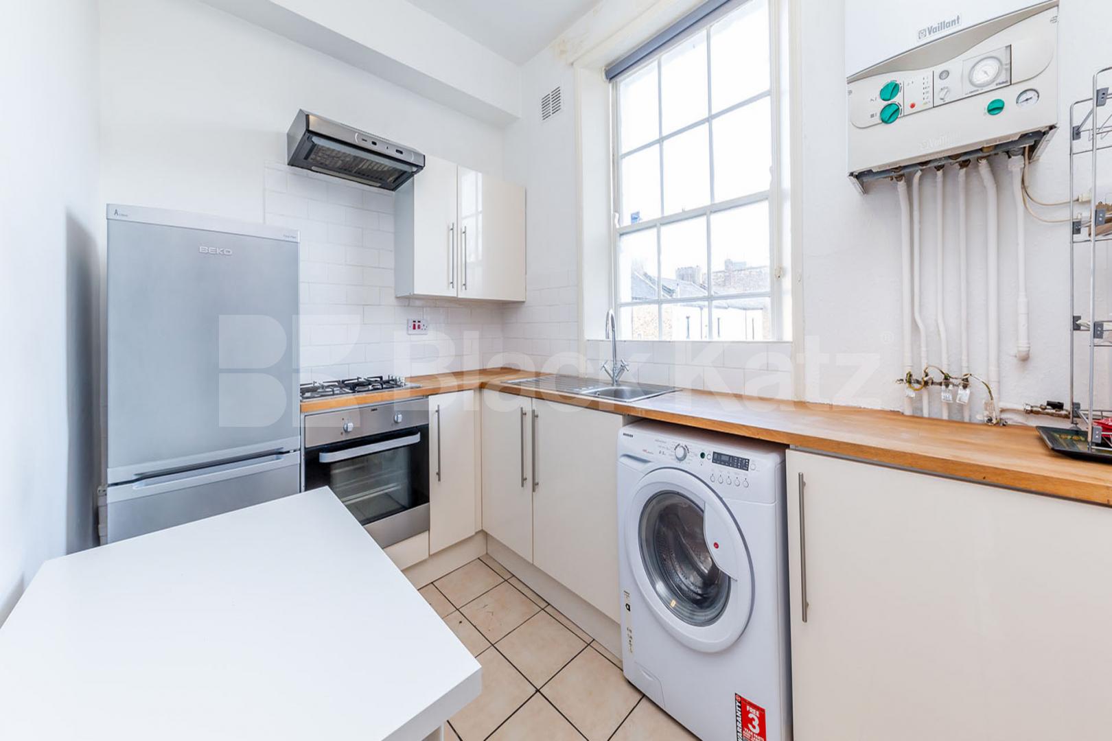 Large Studio with separate kitchen located near Angel Station  St Peters Street , Angel 