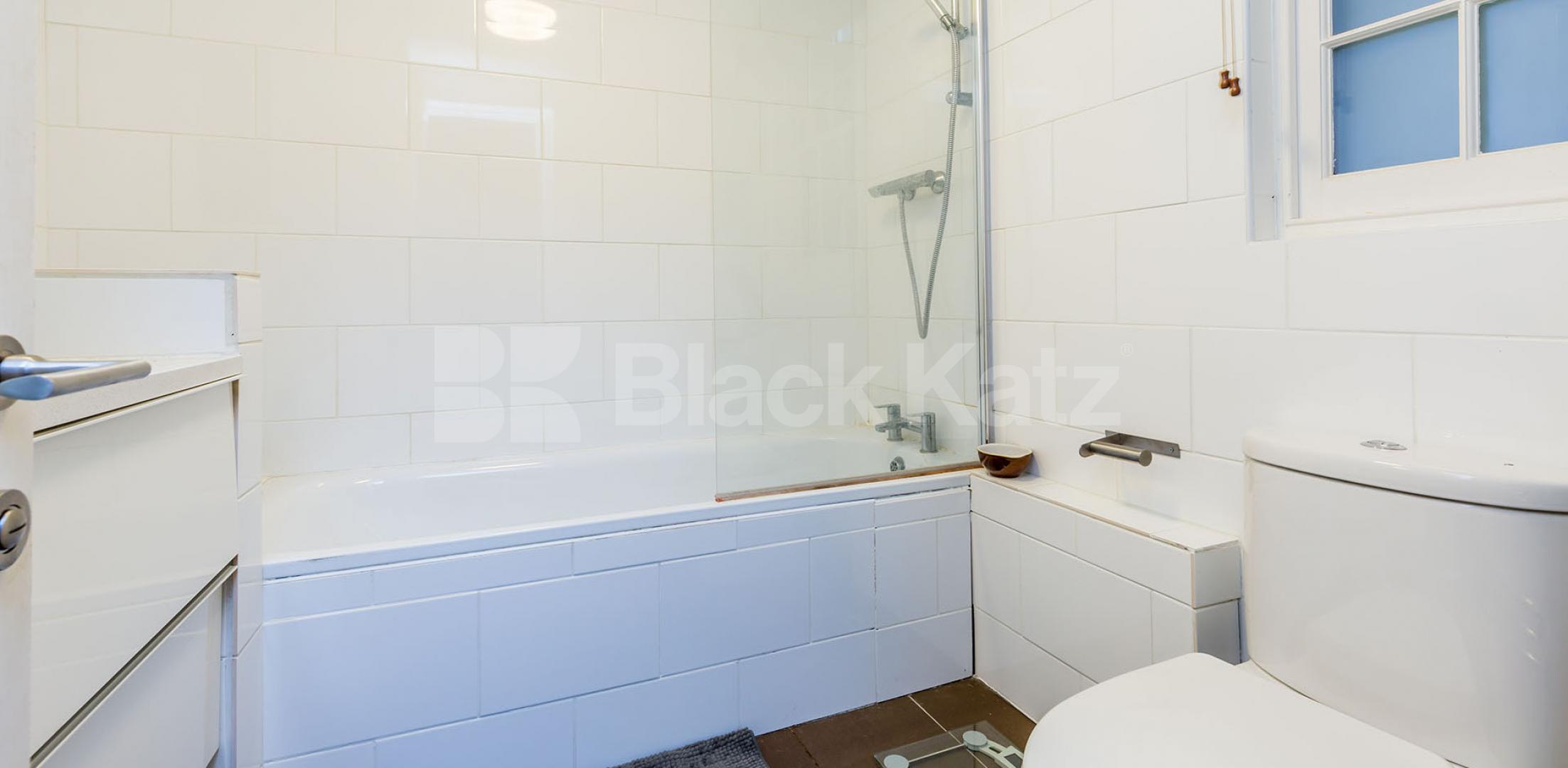 			1 Bedroom, 1 bath, 1 reception Ground Floor Flat			 High Street, Hornsey