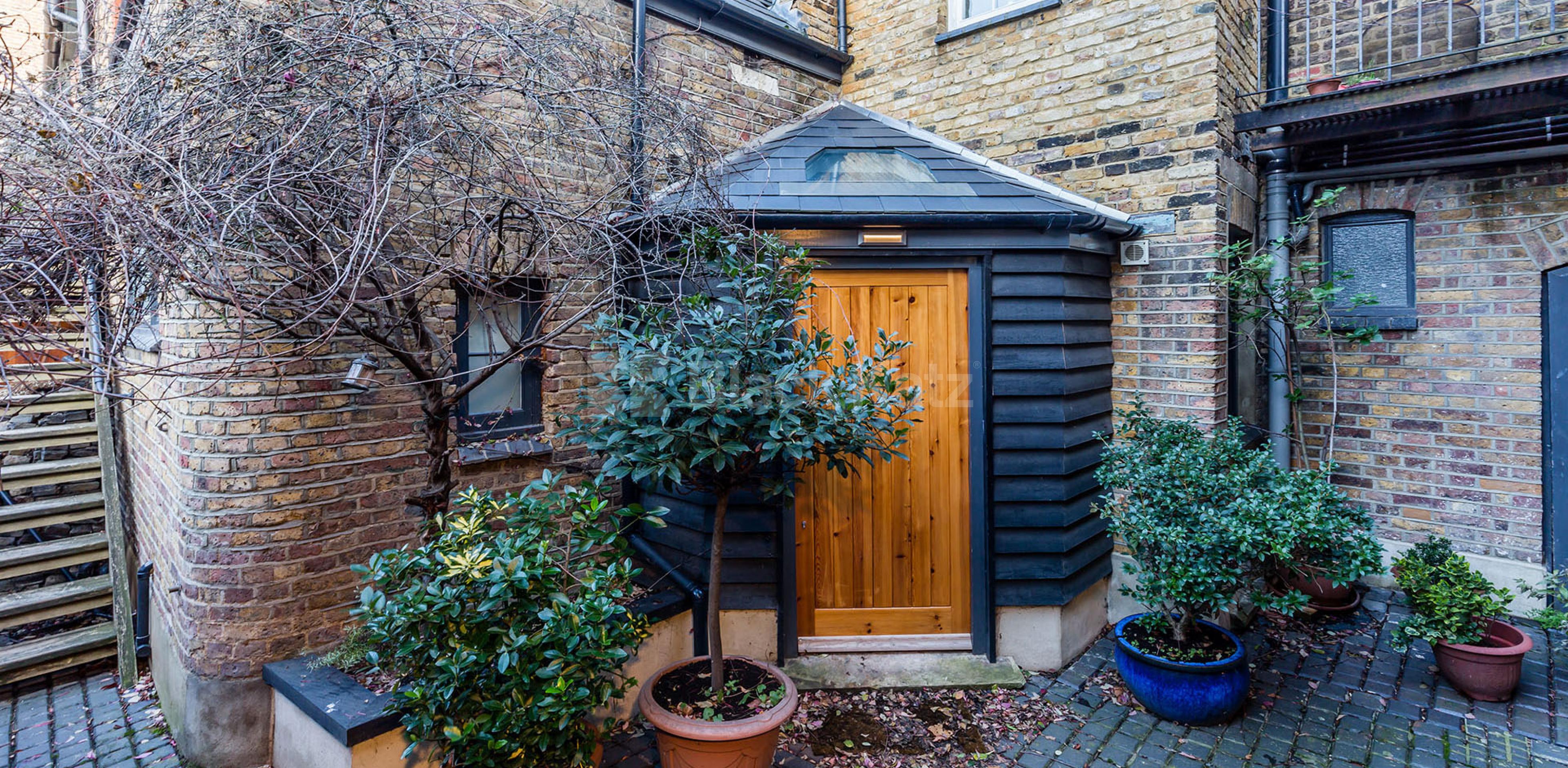 			1 Bedroom, 1 bath, 1 reception Ground Floor Flat			 High Street, Hornsey N8