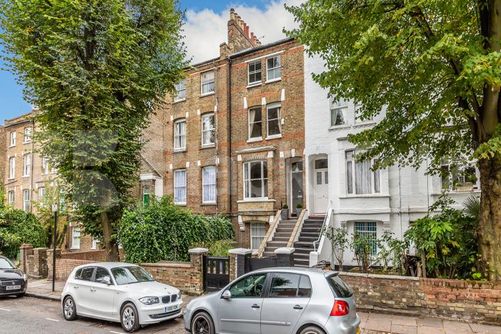 Victorian house split over three floors offering five double bedrooms Tollington Way, Holloway
