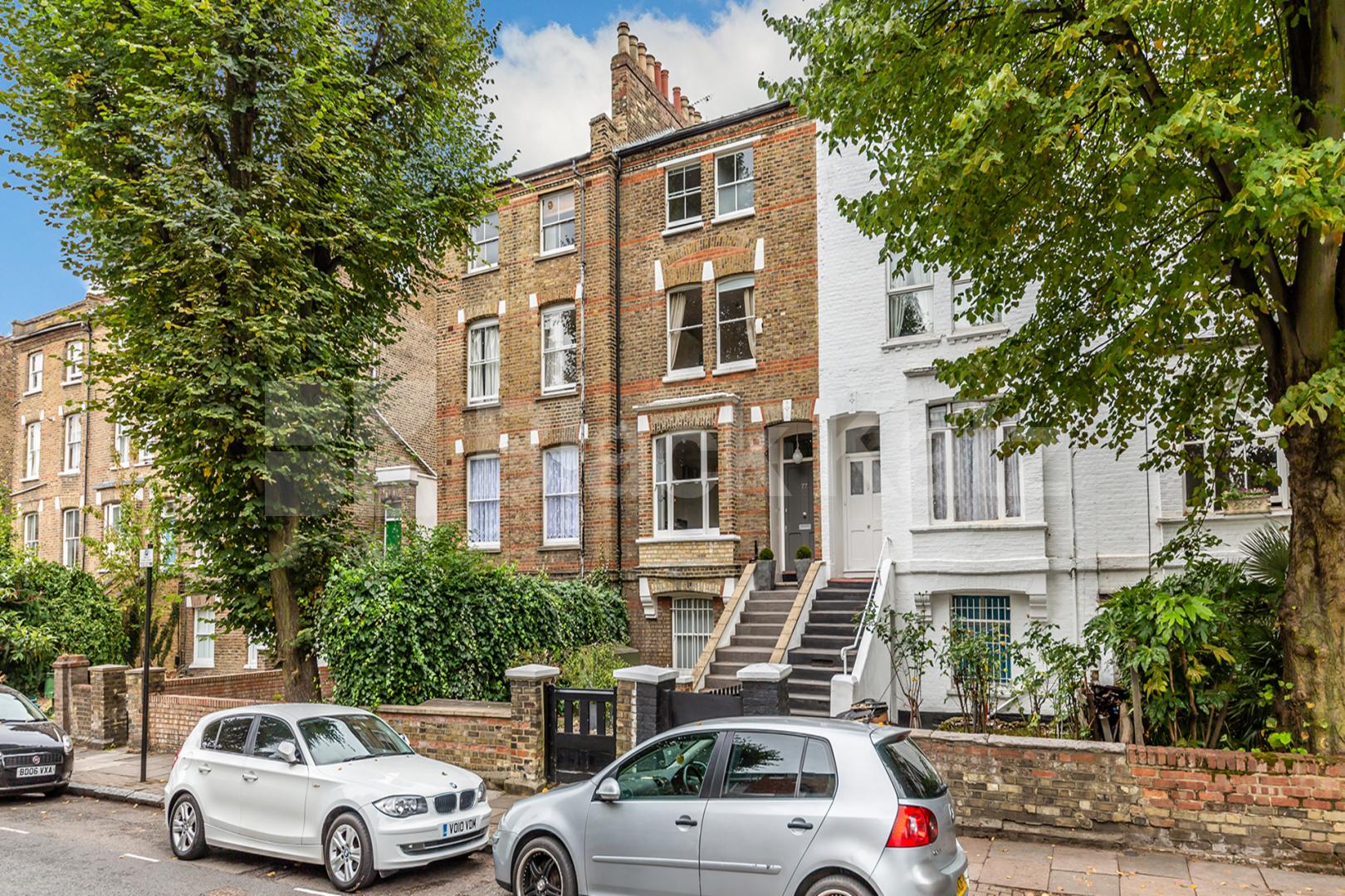 Bright and Modern two bedroom on a tree line street within a conservation area  Hartham Road  , Hillmarton Conservation Area 