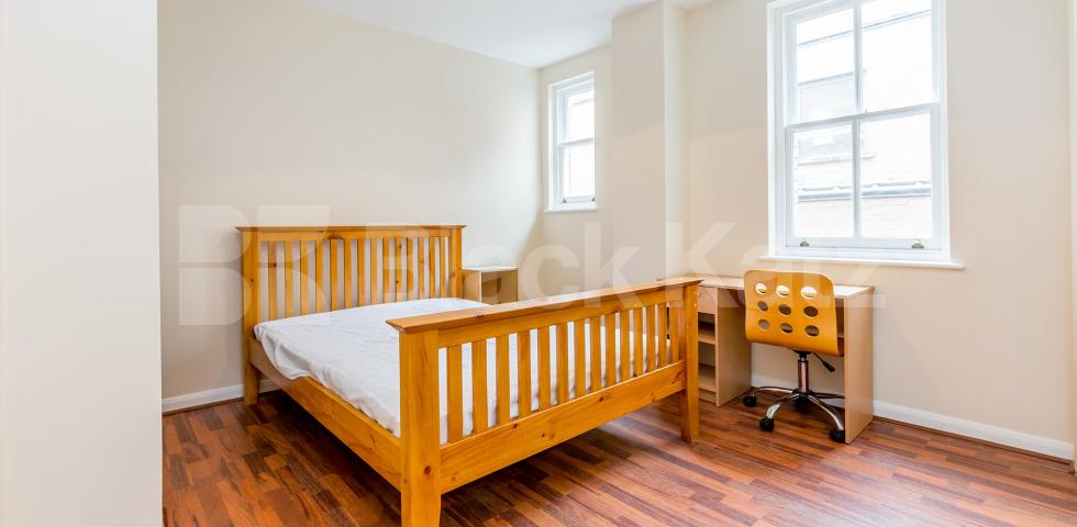 			NEW INSTRUCTION!, 2 Bedroom, 1 bath, 1 reception Flat			 Tottenham Crt Road, WEST END