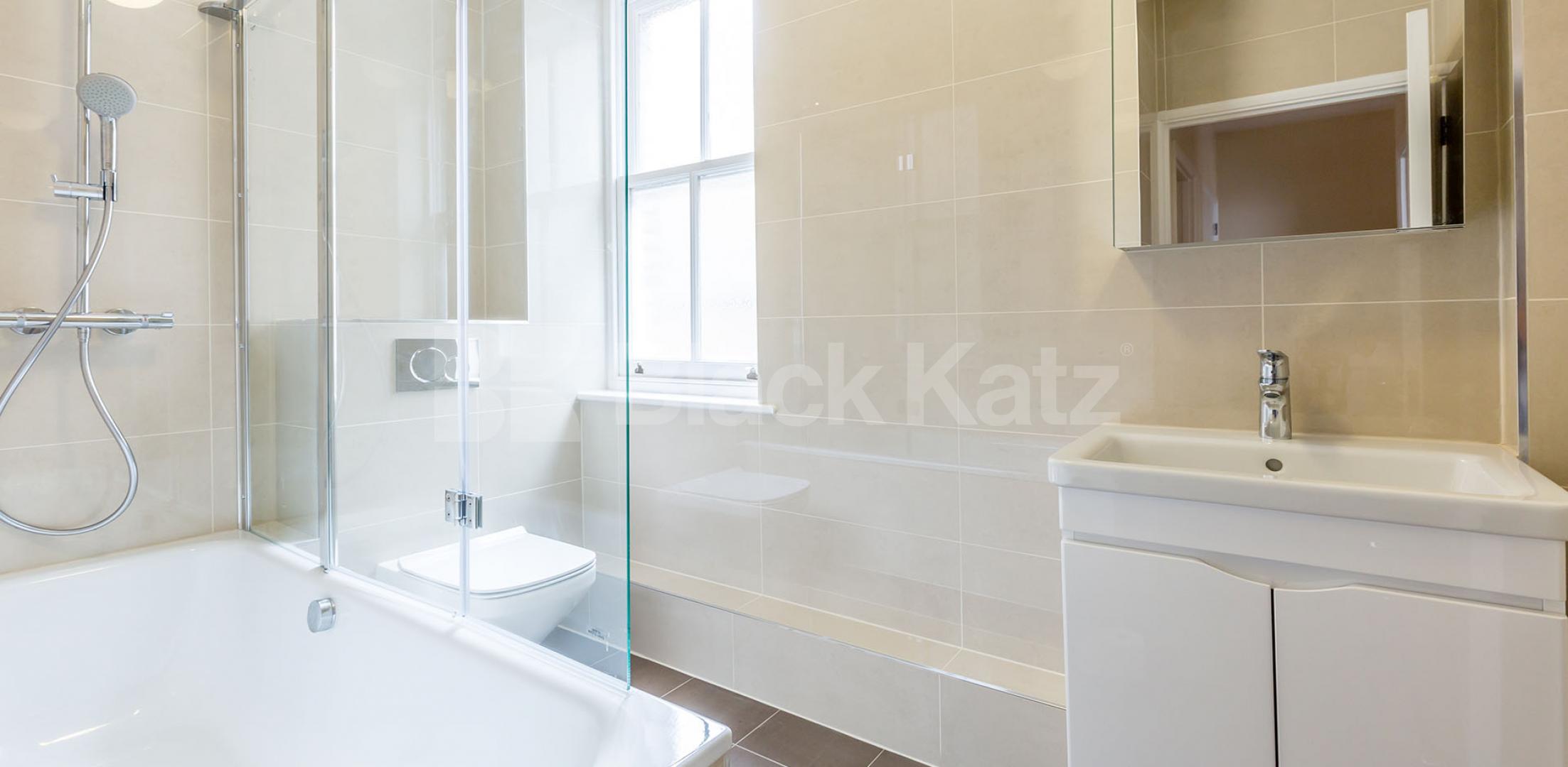 			NEW INSTRUCTION!, 2 Bedroom, 1 bath, 1 reception Flat			 Tottenham Crt Road, WEST END