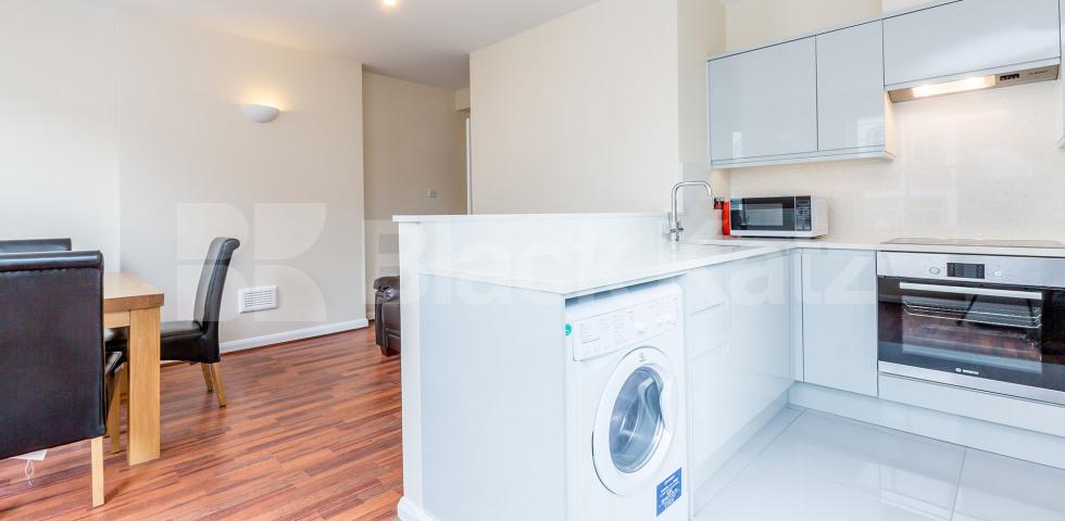 			LUXURY TWO BED!, 2 Bedroom, 1 bath, 1 reception Flat			 Tottenham Crt Road, WEST END