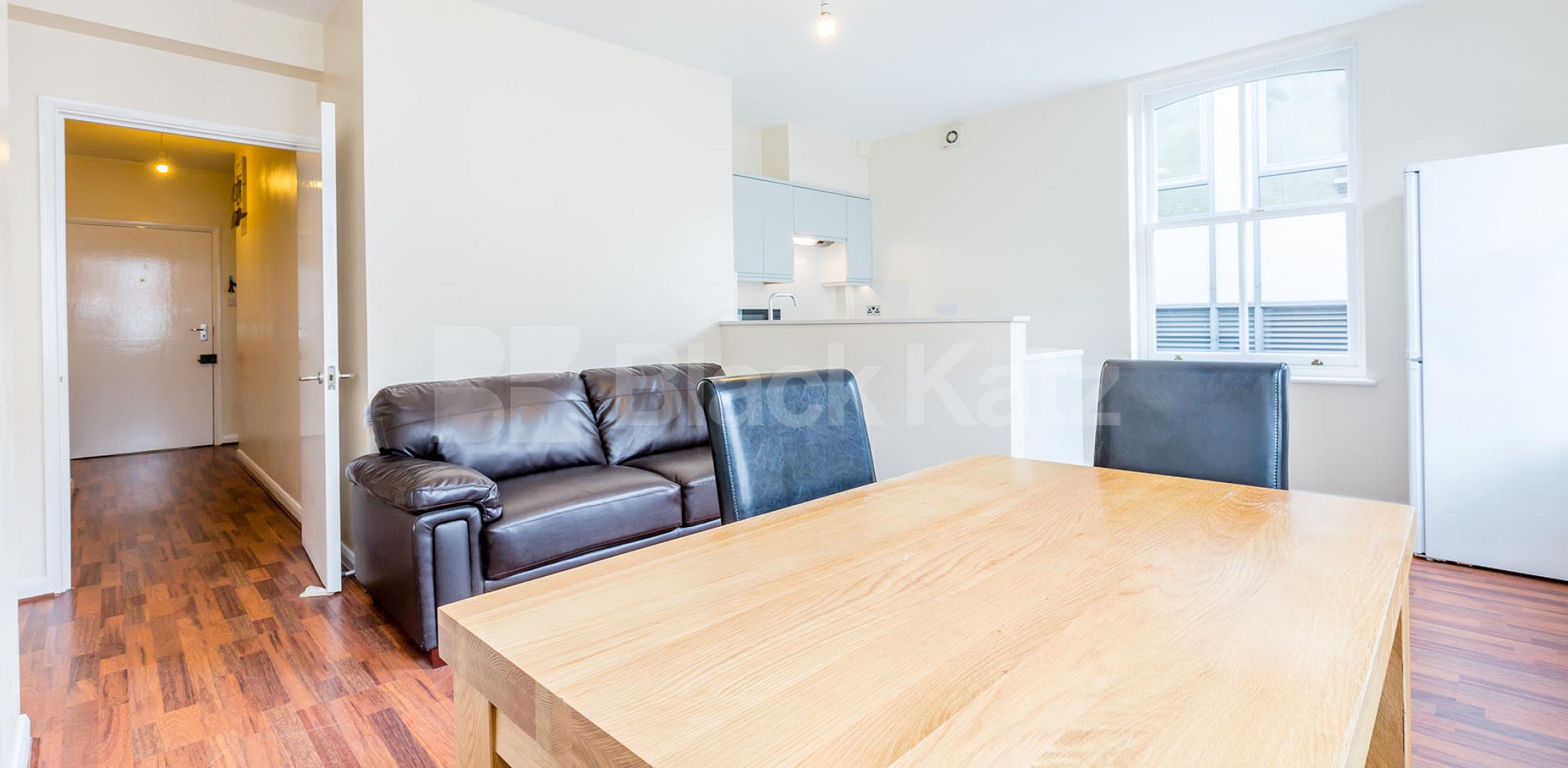 Spacious two double bed in zone one mins to ucl uch soas and kings  Tottenham Court Road, West End