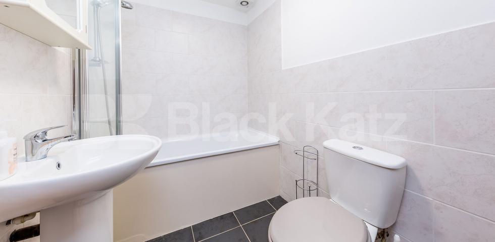 			Newly Refurbished!, 2 Bedroom, 1 bath, 1 reception Flat			 Wetherill Road, Muswell Hill