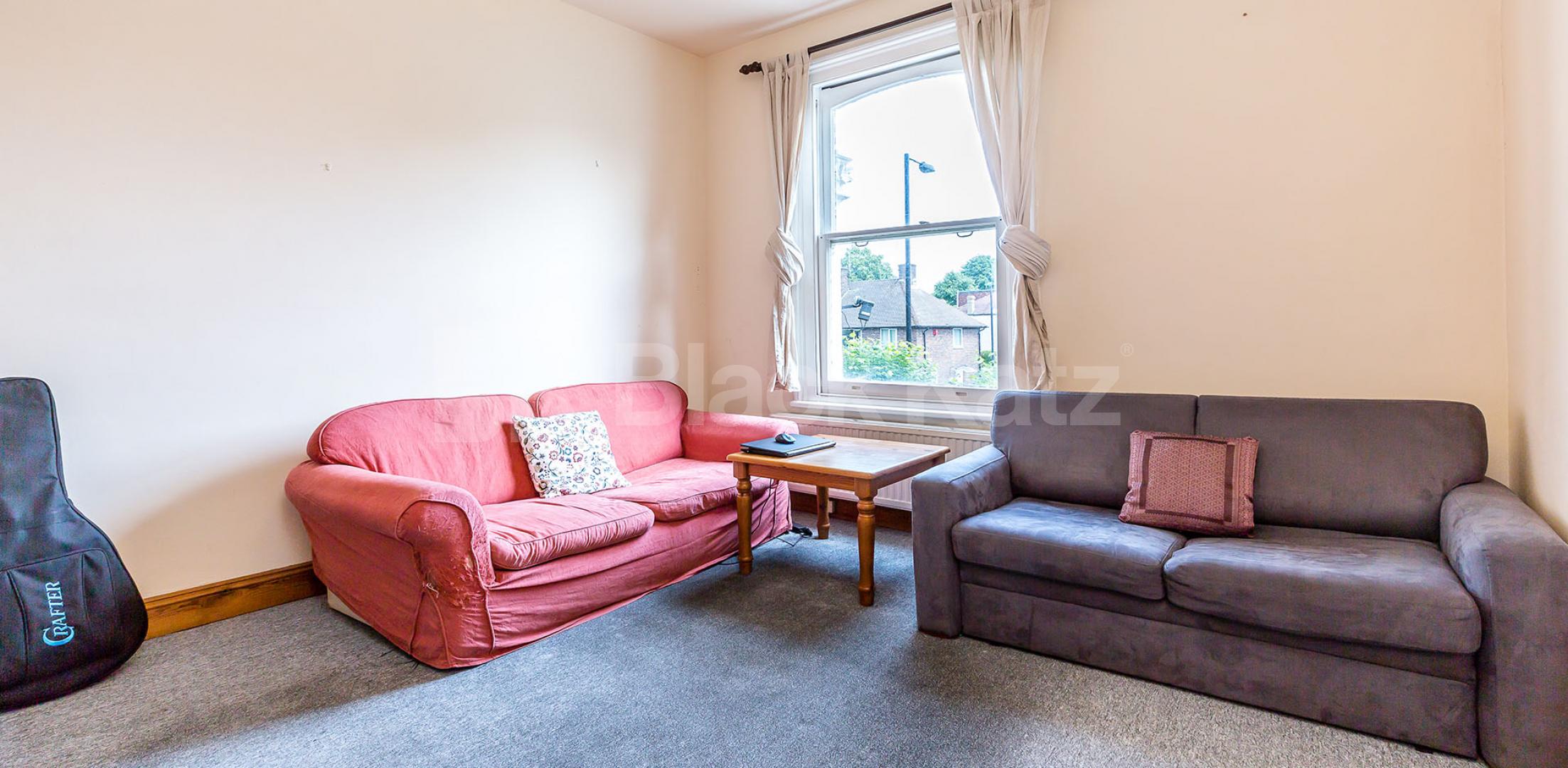 			Lovely 2 Bed In Central Crouch End, 2 Bedroom, 1 bath, 1 reception Flat			 Middle Lane, CROUCH END