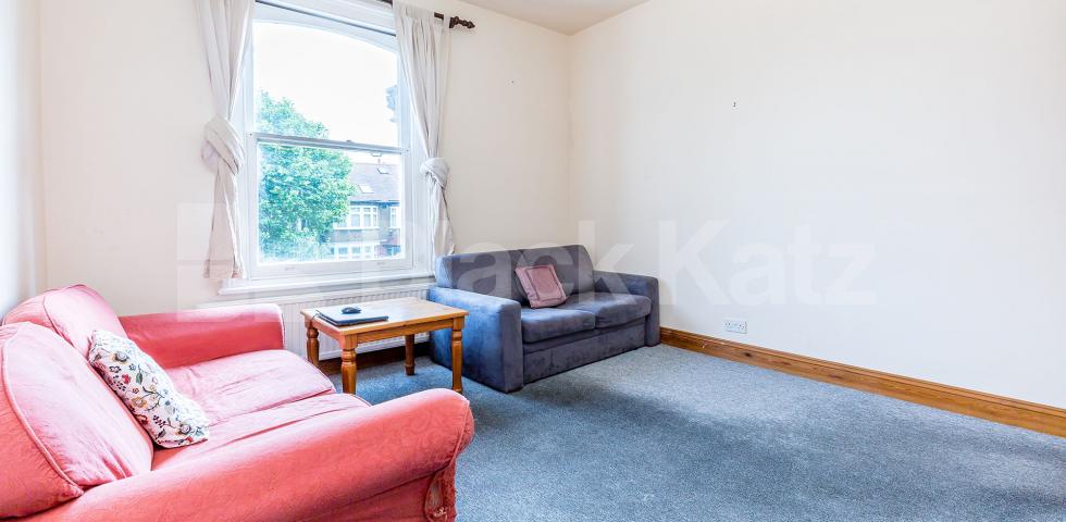 			Lovely 2 Bed In Central Crouch End, 2 Bedroom, 1 bath, 1 reception Flat			 Middle Lane, CROUCH END