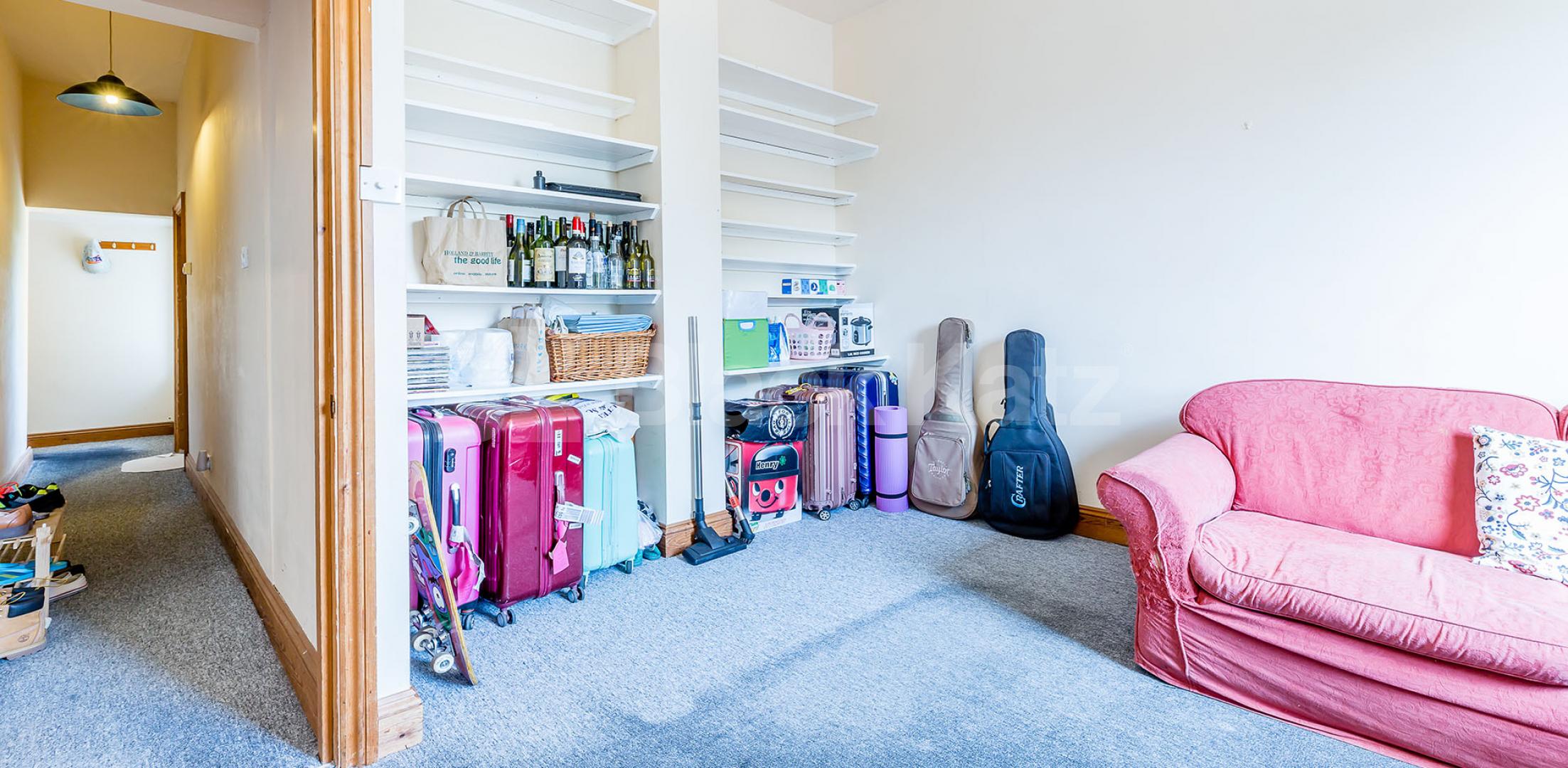 			Lovely 2 Bed In Central Crouch End, 2 Bedroom, 1 bath, 1 reception Flat			 Middle Lane, CROUCH END