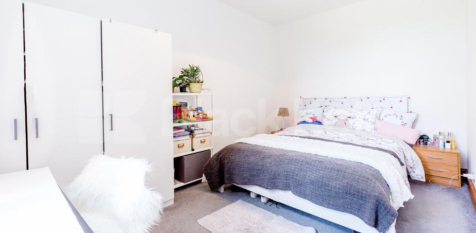 			Lovely 2 Bed In Central Crouch End, 2 Bedroom, 1 bath, 1 reception Flat			 Middle Lane, CROUCH END