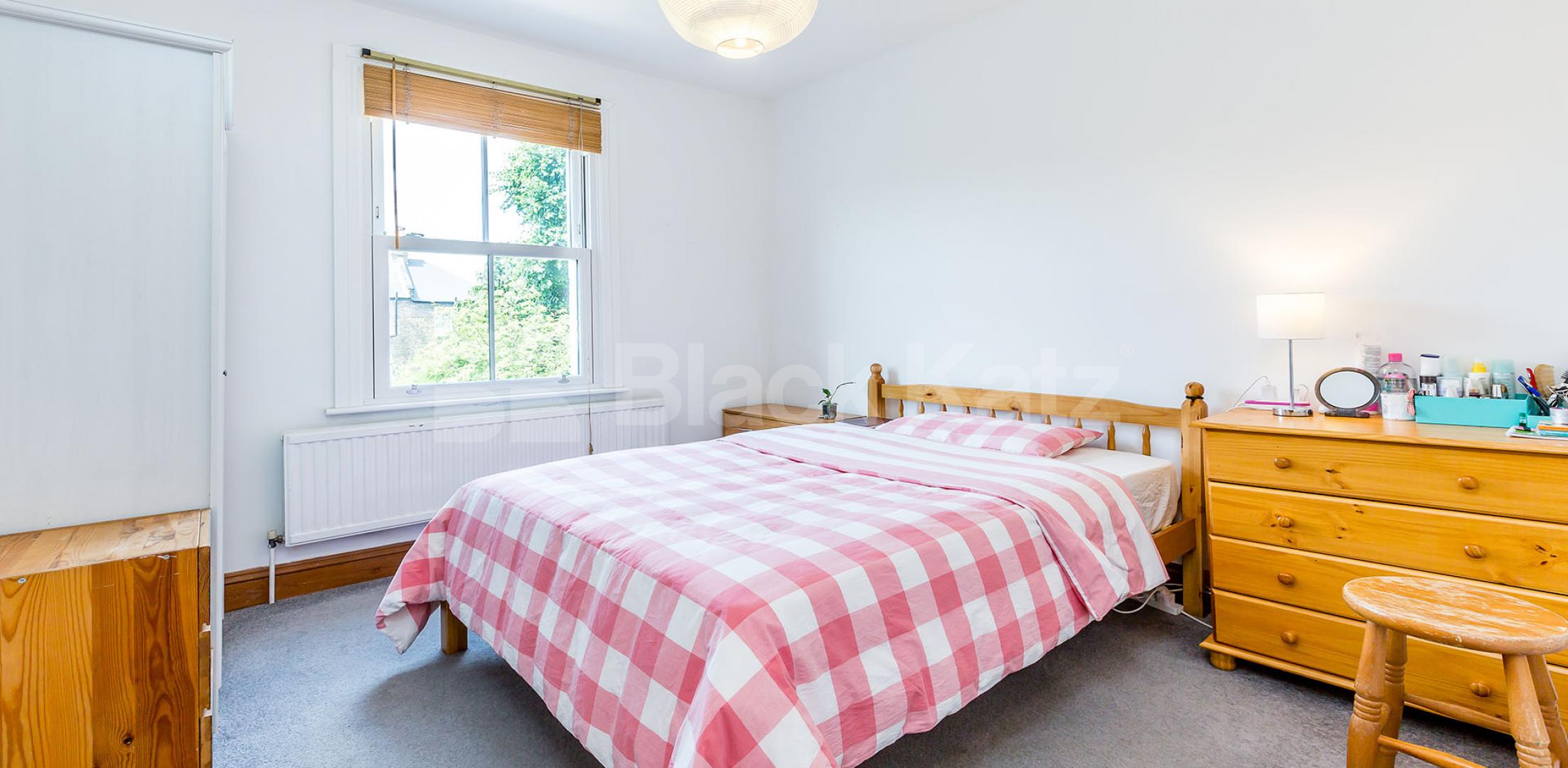 			Lovely 2 Bed In Central Crouch End, 2 Bedroom, 1 bath, 1 reception Flat			 Middle Lane, CROUCH END