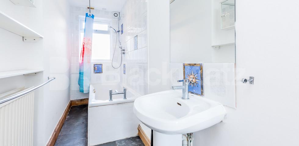 			Lovely 2 Bed In Central Crouch End, 2 Bedroom, 1 bath, 1 reception Flat			 Middle Lane, CROUCH END