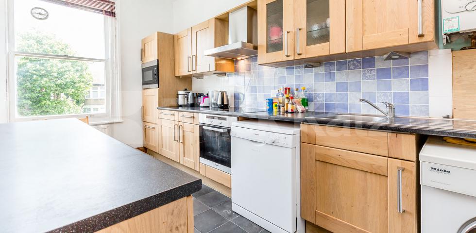 			Lovely 2 Bed In Central Crouch End, 2 Bedroom, 1 bath, 1 reception Flat			 Middle Lane, CROUCH END