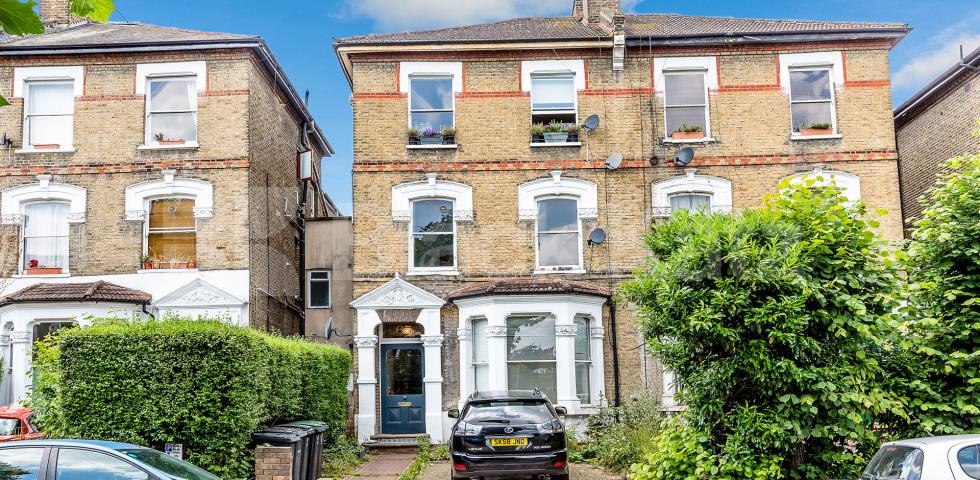 			3 Bedroom, 1 bath, 1 reception Apartment			 Middle Lane, Crouch End