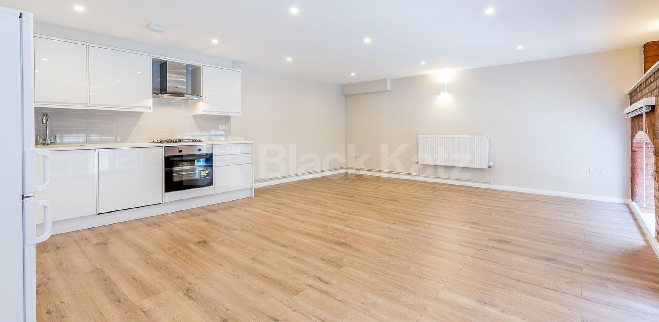 			WAREHOUSE CONVERSION , 2 Bedroom, 1 bath, 1 reception Flat			 Dove Road, ISLINGTON-CANONBURY