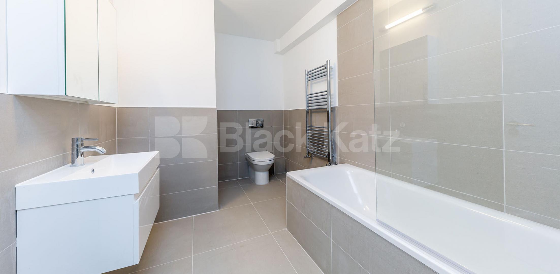 			LARGE 2 BEDROOM FLAT WITH PRIVATE TERRACE PENTHOUSE, 3 Bedroom, 1 bath, 1 reception Penthouse			 ABILITY VIEW-KINGSLAND ROAD, DALSTON/HAGGERSTON