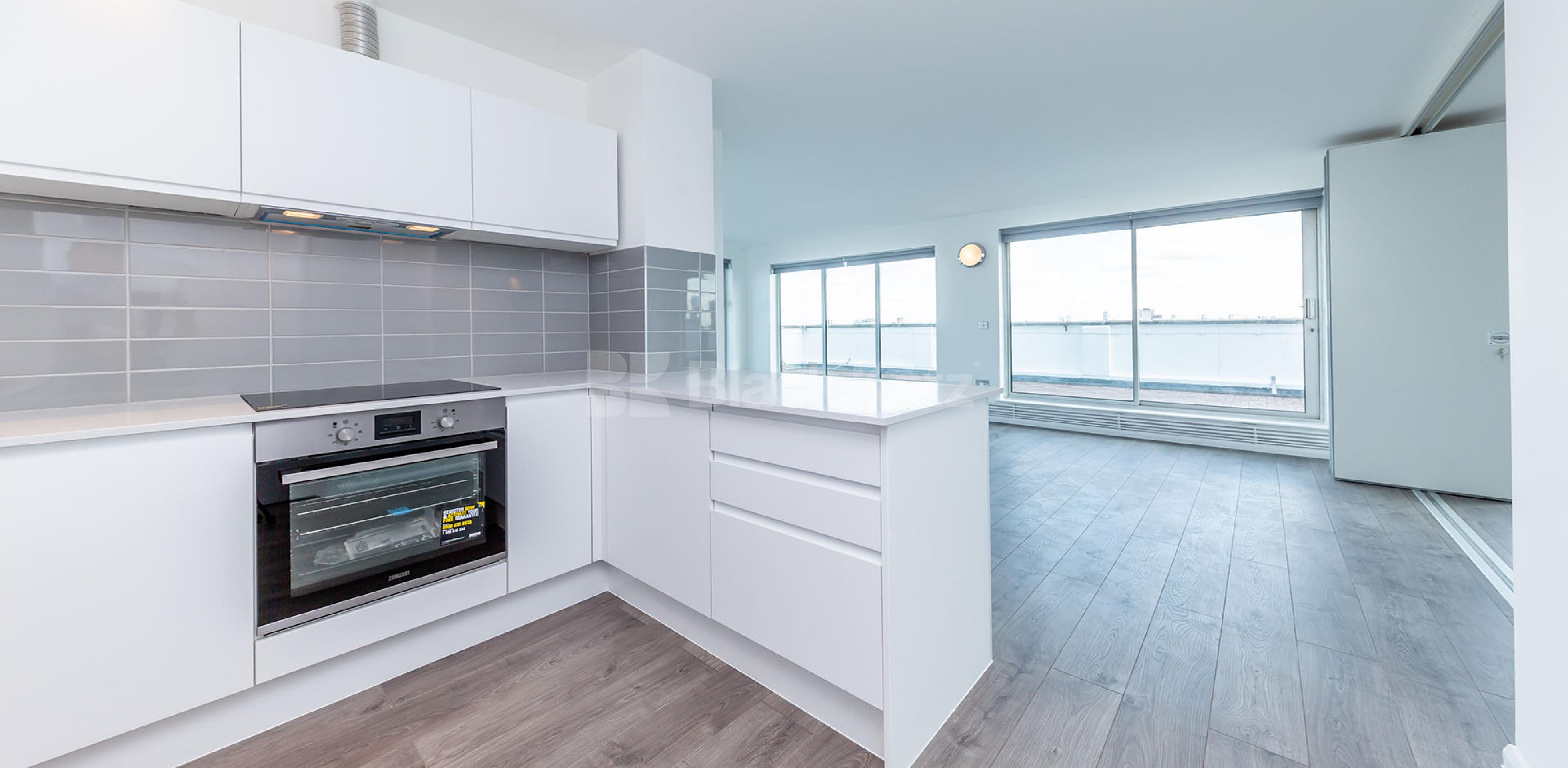 			LARGE 2 BEDROOM FLAT WITH PRIVATE TERRACE PENTHOUSE, 3 Bedroom, 1 bath, 1 reception Penthouse			 ABILITY VIEW-KINGSLAND ROAD, DALSTON/HAGGERSTON E2