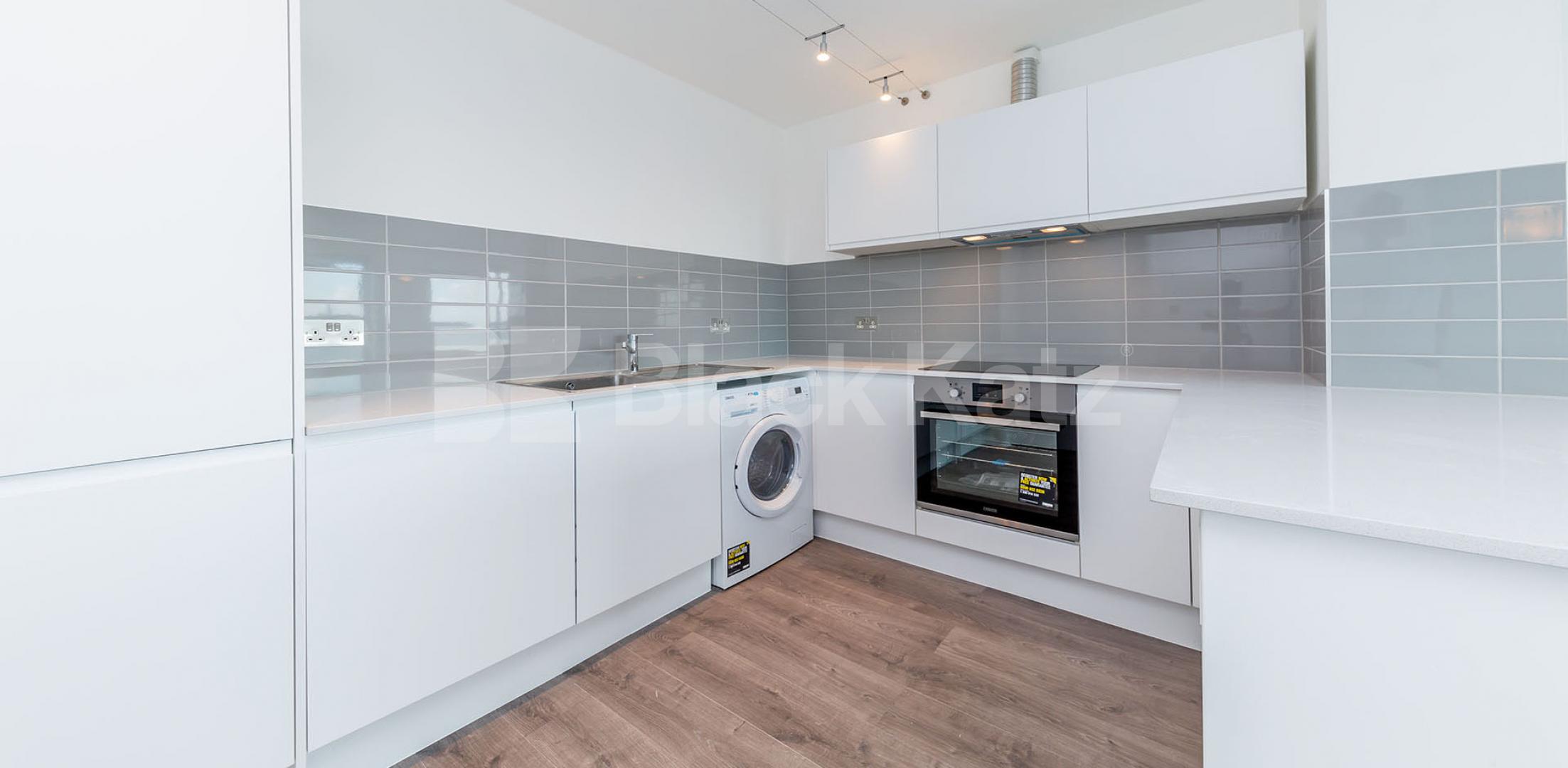 			LARGE 2 BEDROOM FLAT WITH PRIVATE TERRACE PENTHOUSE, 3 Bedroom, 1 bath, 1 reception Penthouse			 ABILITY VIEW-KINGSLAND ROAD, DALSTON/HAGGERSTON