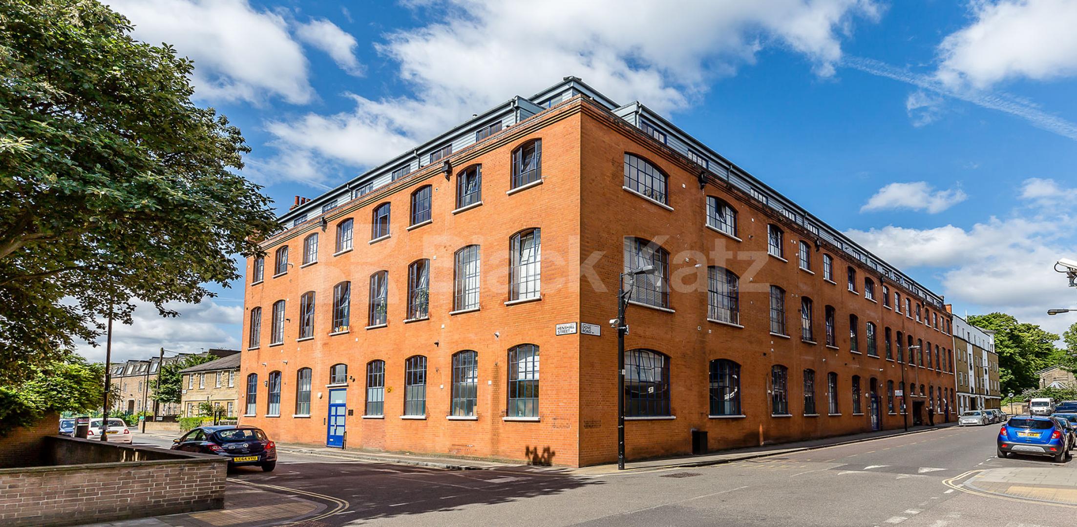 			SPACIOUS WAREHOUSE CONVERSION, 1 Bedroom, 1 bath, 1 reception Flat			 Dove Road, ISLINGTON/CANONBURY N1