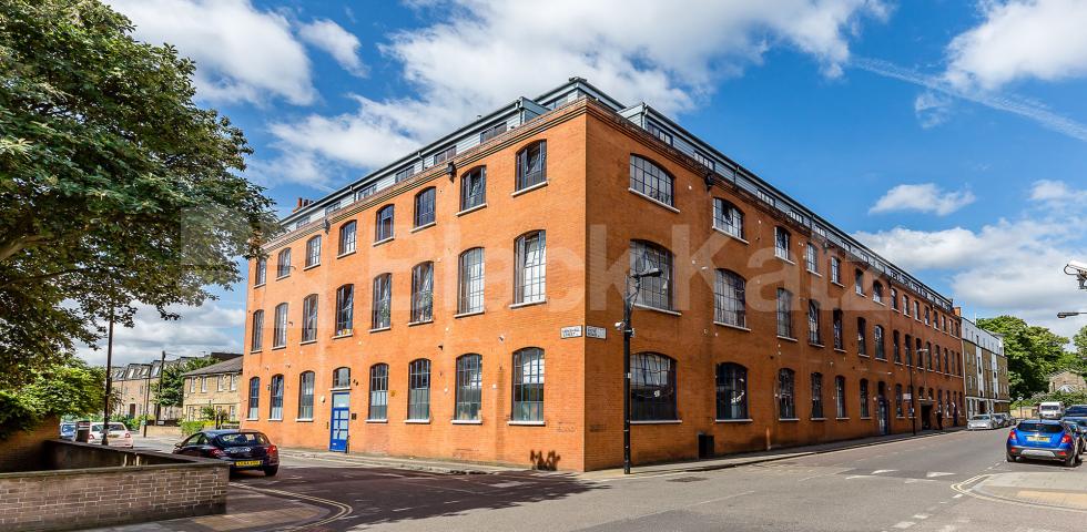 			WAREHOUSE CONVERSION, 2 Bedroom, 1 bath, 1 reception Flat			 Dove Road, ISLINGTON/CANONBURY