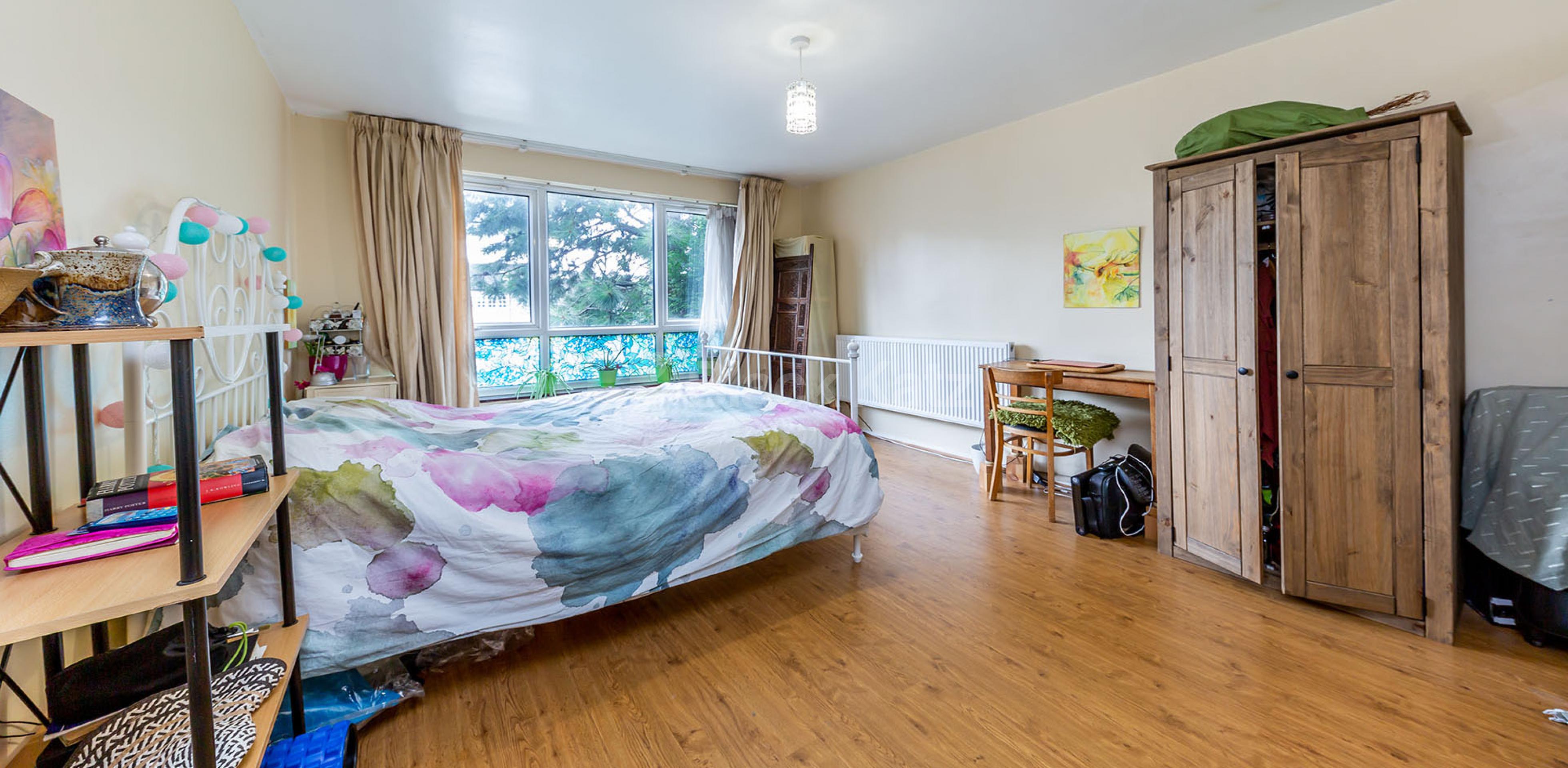 			Amazing 4 Bedroom Town House, 4 Bedroom, 1 bath, 1 reception House			 Minster Walk, Crouch End N8