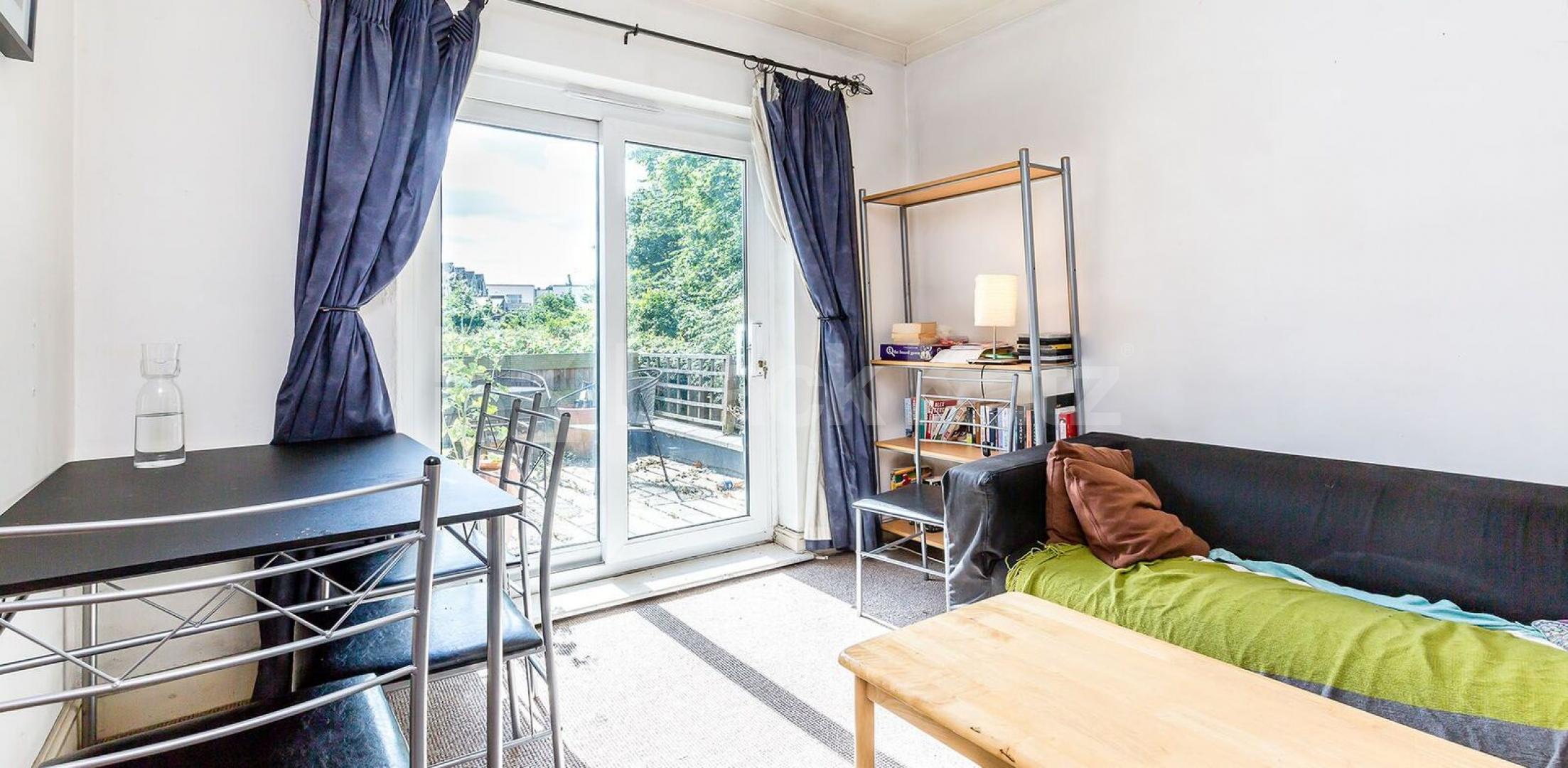 			PRIVATE ROOF TERRACE, 3 Bedroom, 1 bath, 1 reception Flat			 Upper Tollington Park N4, FINSBURY PARK / STROUD GREEN